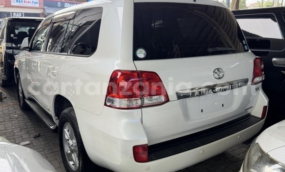 Buy Import Toyota Land Cruiser White Car in Dar es Salaam in Dar es Salaam Buy Import Toyota Land Cruiser White Car in Dar es Salaam in Dar es Salaam