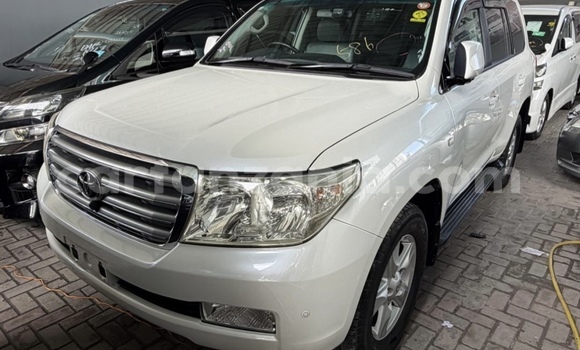 Buy Import Toyota Land Cruiser White Car in Dar es Salaam in Dar es Salaam Buy Import Toyota Land Cruiser White Car in Dar es Salaam in Dar es Salaam