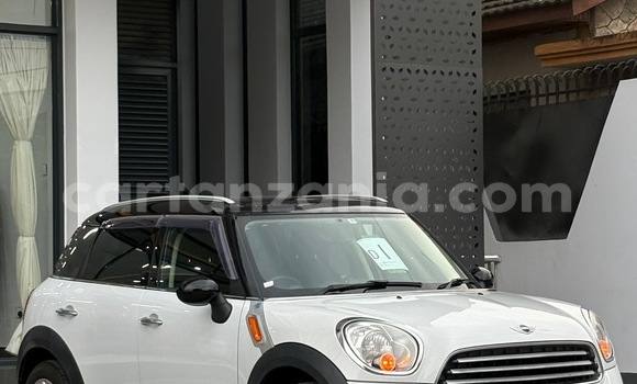 Nunua Imported Mini Cooper Nyeupe Gari ndani ya Dar es Salaam nchini Dar es Salaam