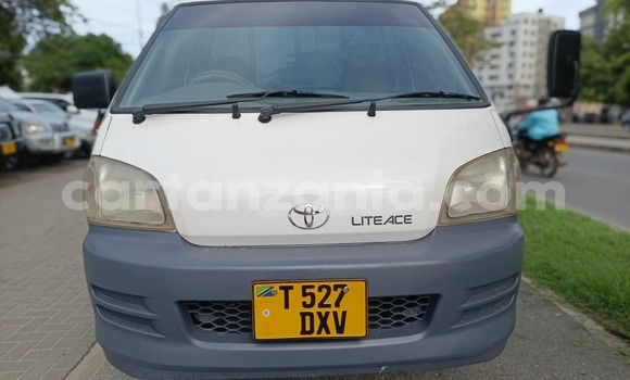 Buy Used Toyota Town Ace White Car in Dar es Salaam in Dar es Salaam