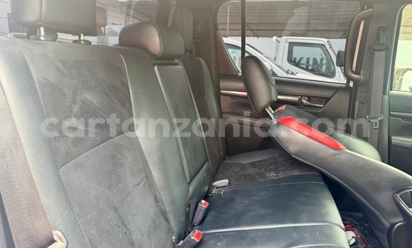 Nunua Imported Toyota Hilux Nyeupe Gari ndani ya Dar es Salaam nchini Dar es Salaam Nunua Imported Toyota Hilux Nyeupe Gari ndani ya Dar es Salaam nchini Dar es Salaam