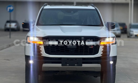 Buy Import Toyota Land Cruiser White Car in Dar es Salaam in Dar es Salaam