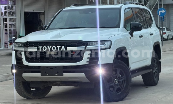 Buy Import Toyota Land Cruiser White Car in Dar es Salaam in Dar es Salaam Buy Import Toyota Land Cruiser White Car in Dar es Salaam in Dar es Salaam