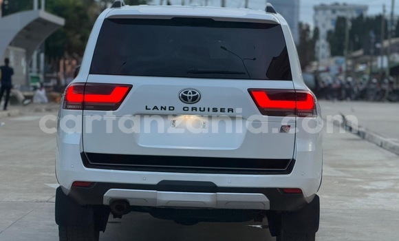 Buy Import Toyota Land Cruiser White Car in Dar es Salaam in Dar es Salaam Buy Import Toyota Land Cruiser White Car in Dar es Salaam in Dar es Salaam