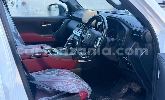 Buy Import Toyota Land Cruiser White Car in Dar es Salaam in Dar es Salaam Buy Import Toyota Land Cruiser White Car in Dar es Salaam in Dar es Salaam