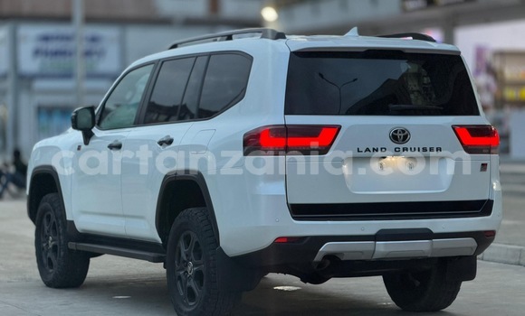 Buy Import Toyota Land Cruiser White Car in Dar es Salaam in Dar es Salaam Buy Import Toyota Land Cruiser White Car in Dar es Salaam in Dar es Salaam