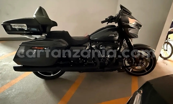 Buy Used Harley Davidson Street Glide Beige Bike in Arusha in Arusha