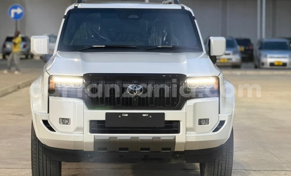 Nunua Imported Toyota Land Cruiser Prado Nyeupe Gari ndani ya Dar es Salaam nchini Dar es Salaam