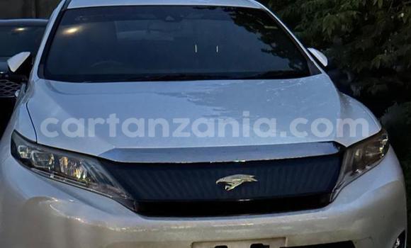 Nunua Mpya Toyota Harrier Nyeupe Gari ndani ya Dar es Salaam nchini Dar es Salaam