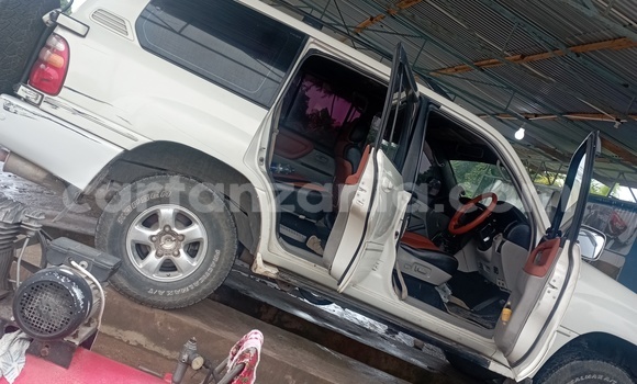 Buy Used Land Rover Series I White Car in Dar es Salaam in Dar es Salaam