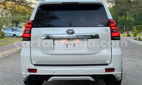 Nunua Imported Toyota Land Cruiser Prado Nyeupe Gari ndani ya Dar es Salaam nchini Dar es Salaam Nunua Imported Toyota Land Cruiser Prado Nyeupe Gari ndani ya Dar es Salaam nchini Dar es Salaam