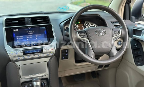 Nunua Imported Toyota Land Cruiser Prado Nyeupe Gari ndani ya Dar es Salaam nchini Dar es Salaam Nunua Imported Toyota Land Cruiser Prado Nyeupe Gari ndani ya Dar es Salaam nchini Dar es Salaam