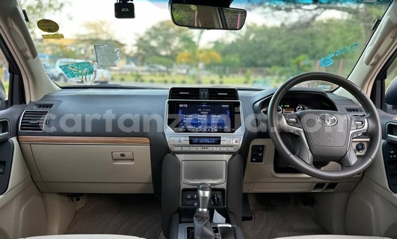 Nunua Imported Toyota Land Cruiser Prado Nyeupe Gari ndani ya Dar es Salaam nchini Dar es Salaam Nunua Imported Toyota Land Cruiser Prado Nyeupe Gari ndani ya Dar es Salaam nchini Dar es Salaam