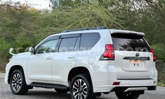 Nunua Imported Toyota Land Cruiser Prado Nyeupe Gari ndani ya Dar es Salaam nchini Dar es Salaam Nunua Imported Toyota Land Cruiser Prado Nyeupe Gari ndani ya Dar es Salaam nchini Dar es Salaam