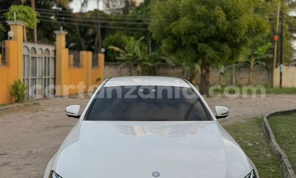 Buy Used Mercedes‒Benz E–Class White Car in Dar es Salaam in Dar es Salaam