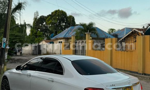 Nunua Ilio tumika Mercedes‒Benz E–Class Nyeupe Gari ndani ya Dar es Salaam nchini Dar es Salaam Nunua Ilio tumika Mercedes‒Benz E–Class Nyeupe Gari ndani ya Dar es Salaam nchini Dar es Salaam