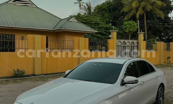 Nunua Ilio tumika Mercedes‒Benz E–Class Nyeupe Gari ndani ya Dar es Salaam nchini Dar es Salaam Nunua Ilio tumika Mercedes‒Benz E–Class Nyeupe Gari ndani ya Dar es Salaam nchini Dar es Salaam