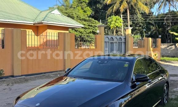 Nunua Imported Mercedes‒Benz E–Class Nyeusi Gari ndani ya Dar es Salaam nchini Dar es Salaam Nunua Imported Mercedes‒Benz E–Class Nyeusi Gari ndani ya Dar es Salaam nchini Dar es Salaam