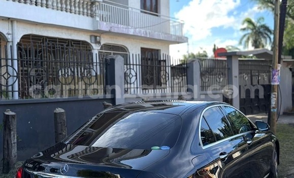 Nunua Imported Mercedes‒Benz E–Class Nyeusi Gari ndani ya Dar es Salaam nchini Dar es Salaam Nunua Imported Mercedes‒Benz E–Class Nyeusi Gari ndani ya Dar es Salaam nchini Dar es Salaam