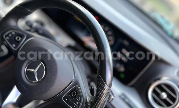 Nunua Imported Mercedes‒Benz E–Class Nyeusi Gari ndani ya Dar es Salaam nchini Dar es Salaam Nunua Imported Mercedes‒Benz E–Class Nyeusi Gari ndani ya Dar es Salaam nchini Dar es Salaam