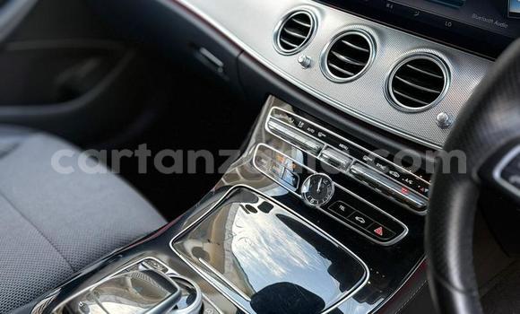 Nunua Imported Mercedes‒Benz E–Class Nyeusi Gari ndani ya Dar es Salaam nchini Dar es Salaam Nunua Imported Mercedes‒Benz E–Class Nyeusi Gari ndani ya Dar es Salaam nchini Dar es Salaam