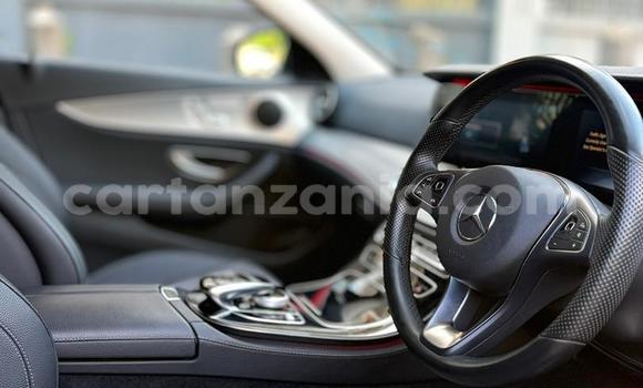 Nunua Imported Mercedes‒Benz E–Class Nyeusi Gari ndani ya Dar es Salaam nchini Dar es Salaam Nunua Imported Mercedes‒Benz E–Class Nyeusi Gari ndani ya Dar es Salaam nchini Dar es Salaam