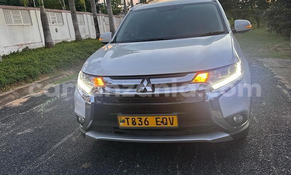 Buy Used Mitsubishi Outlander White Car in Dar es Salaam in Dar es Salaam
