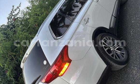 Nunua Ilio tumika Mitsubishi Outlander Nyeupe Gari ndani ya Dar es Salaam nchini Dar es Salaam Nunua Ilio tumika Mitsubishi Outlander Nyeupe Gari ndani ya Dar es Salaam nchini Dar es Salaam