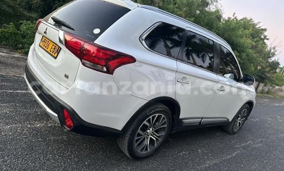 Nunua Ilio tumika Mitsubishi Outlander Nyeupe Gari ndani ya Dar es Salaam nchini Dar es Salaam Nunua Ilio tumika Mitsubishi Outlander Nyeupe Gari ndani ya Dar es Salaam nchini Dar es Salaam