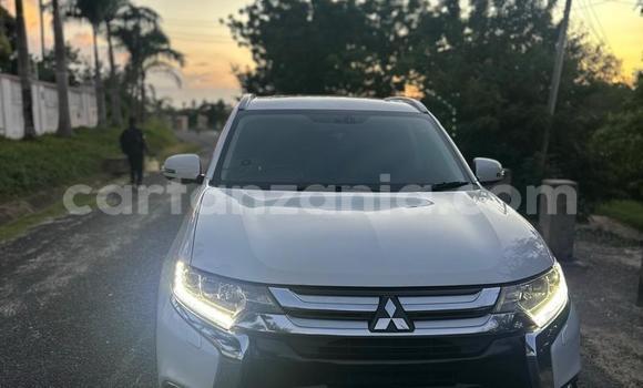 Nunua Ilio tumika Mitsubishi Outlander Nyeupe Gari ndani ya Dar es Salaam nchini Dar es Salaam Nunua Ilio tumika Mitsubishi Outlander Nyeupe Gari ndani ya Dar es Salaam nchini Dar es Salaam