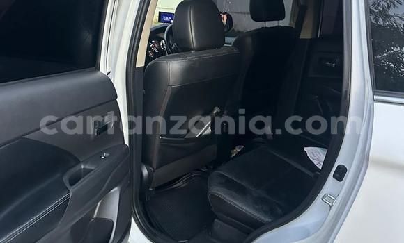 Nunua Ilio tumika Mitsubishi Outlander Nyeupe Gari ndani ya Dar es Salaam nchini Dar es Salaam Nunua Ilio tumika Mitsubishi Outlander Nyeupe Gari ndani ya Dar es Salaam nchini Dar es Salaam