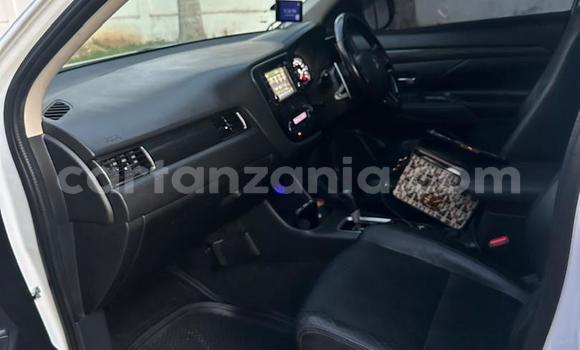 Nunua Ilio tumika Mitsubishi Outlander Nyeupe Gari ndani ya Dar es Salaam nchini Dar es Salaam Nunua Ilio tumika Mitsubishi Outlander Nyeupe Gari ndani ya Dar es Salaam nchini Dar es Salaam