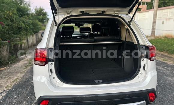 Nunua Ilio tumika Mitsubishi Outlander Nyeupe Gari ndani ya Dar es Salaam nchini Dar es Salaam Nunua Ilio tumika Mitsubishi Outlander Nyeupe Gari ndani ya Dar es Salaam nchini Dar es Salaam