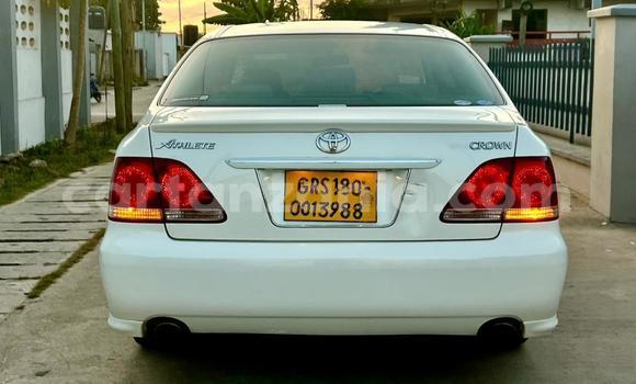 Nunua Imported Toyota Crown Nyeupe Gari ndani ya Dar es Salaam nchini Dar es Salaam Nunua Imported Toyota Crown Nyeupe Gari ndani ya Dar es Salaam nchini Dar es Salaam
