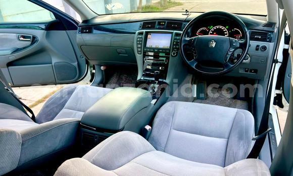 Nunua Imported Toyota Crown Nyeupe Gari ndani ya Dar es Salaam nchini Dar es Salaam Nunua Imported Toyota Crown Nyeupe Gari ndani ya Dar es Salaam nchini Dar es Salaam