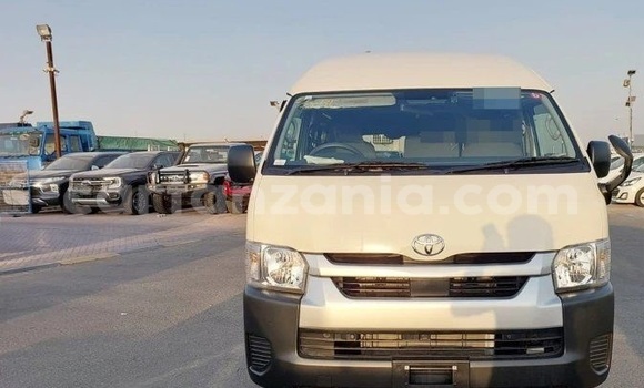 Buy Used Toyota Hiace White Car in Dar es Salaam in Dar es Salaam Buy Used Toyota Hiace White Car in Dar es Salaam in Dar es Salaam