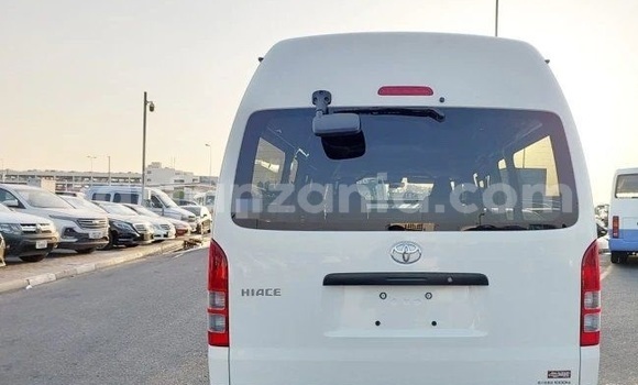 Buy Used Toyota Hiace White Car in Dar es Salaam in Dar es Salaam Buy Used Toyota Hiace White Car in Dar es Salaam in Dar es Salaam