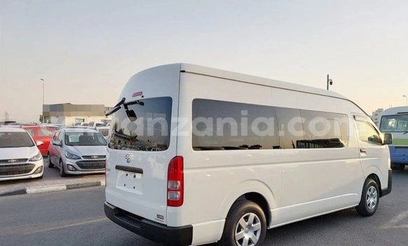 Buy Used Toyota Hiace White Car in Dar es Salaam in Dar es Salaam Buy Used Toyota Hiace White Car in Dar es Salaam in Dar es Salaam