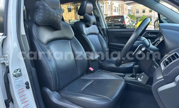 Nunua Ilio tumika Subaru Forester Nyeupe Gari ndani ya Dar es Salaam nchini Dar es Salaam Nunua Ilio tumika Subaru Forester Nyeupe Gari ndani ya Dar es Salaam nchini Dar es Salaam