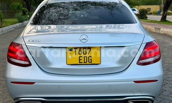 Nunua Ilio tumika MercedesâBenz EâClass Fedha Gari ndani ya Dar es Salaam nchini Dar es Salaam Nunua Ilio tumika MercedesâBenz EâClass Fedha Gari ndani ya Dar es Salaam nchini Dar es Salaam