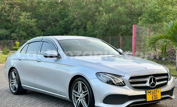 Nunua Ilio tumika MercedesâBenz EâClass Fedha Gari ndani ya Dar es Salaam nchini Dar es Salaam Nunua Ilio tumika MercedesâBenz EâClass Fedha Gari ndani ya Dar es Salaam nchini Dar es Salaam