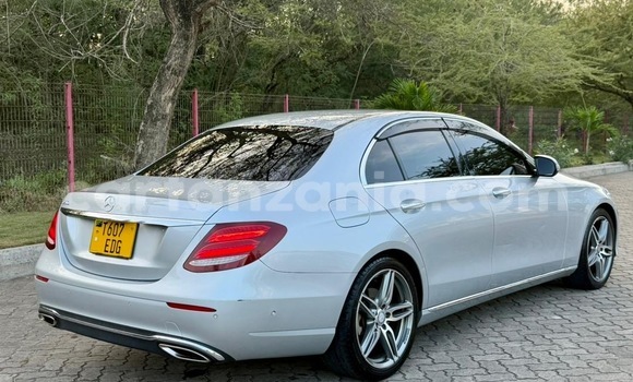 Nunua Ilio tumika MercedesâBenz EâClass Fedha Gari ndani ya Dar es Salaam nchini Dar es Salaam Nunua Ilio tumika MercedesâBenz EâClass Fedha Gari ndani ya Dar es Salaam nchini Dar es Salaam