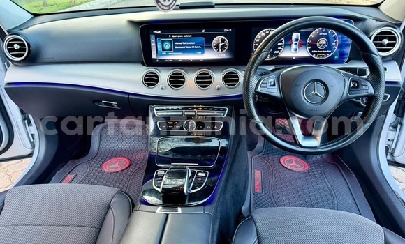 Nunua Ilio tumika MercedesâBenz EâClass Fedha Gari ndani ya Dar es Salaam nchini Dar es Salaam Nunua Ilio tumika MercedesâBenz EâClass Fedha Gari ndani ya Dar es Salaam nchini Dar es Salaam
