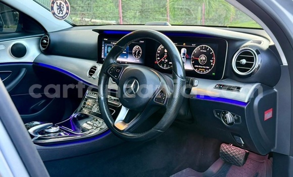 Nunua Ilio tumika MercedesâBenz EâClass Fedha Gari ndani ya Dar es Salaam nchini Dar es Salaam Nunua Ilio tumika MercedesâBenz EâClass Fedha Gari ndani ya Dar es Salaam nchini Dar es Salaam