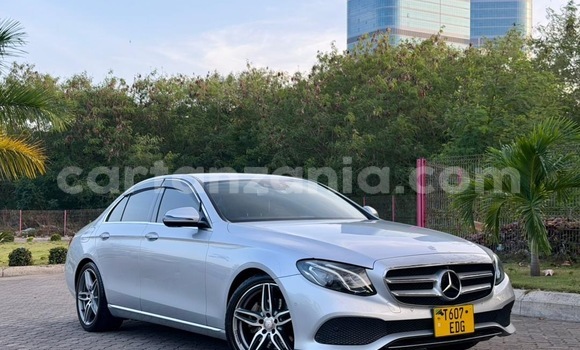 Nunua Ilio tumika MercedesâBenz EâClass Fedha Gari ndani ya Dar es Salaam nchini Dar es Salaam Nunua Ilio tumika MercedesâBenz EâClass Fedha Gari ndani ya Dar es Salaam nchini Dar es Salaam