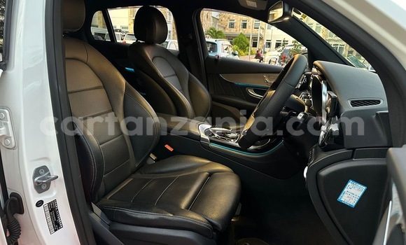 Nunua Imported MercedesâBenz GLC Coupe Nyeupe Gari ndani ya Dar es Salaam nchini Dar es Salaam Nunua Imported MercedesâBenz GLC Coupe Nyeupe Gari ndani ya Dar es Salaam nchini Dar es Salaam