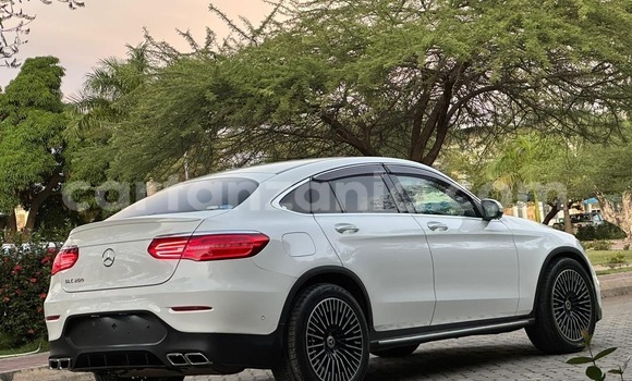 Nunua Imported MercedesâBenz GLC Coupe Nyeupe Gari ndani ya Dar es Salaam nchini Dar es Salaam Nunua Imported MercedesâBenz GLC Coupe Nyeupe Gari ndani ya Dar es Salaam nchini Dar es Salaam