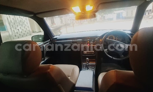 Nunua Ilio tumika Mercedes-Benz E200 Brown Gari ndani ya Dar es Salaam nchini Dar es Salaam Nunua Ilio tumika Mercedes-Benz E200 Brown Gari ndani ya Dar es Salaam nchini Dar es Salaam