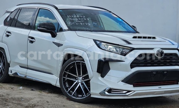 Nunua Imported Toyota RAV4 Nyeupe Gari ndani ya Dar es Salaam nchini Dar es Salaam