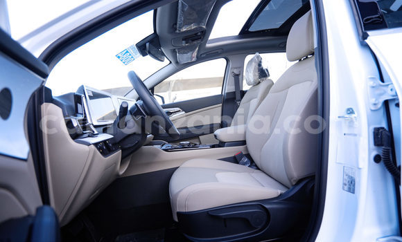 Buy Used Kia Sportage White Car in Dar es Salaam in Dar es Salaam Buy Used Kia Sportage White Car in Dar es Salaam in Dar es Salaam